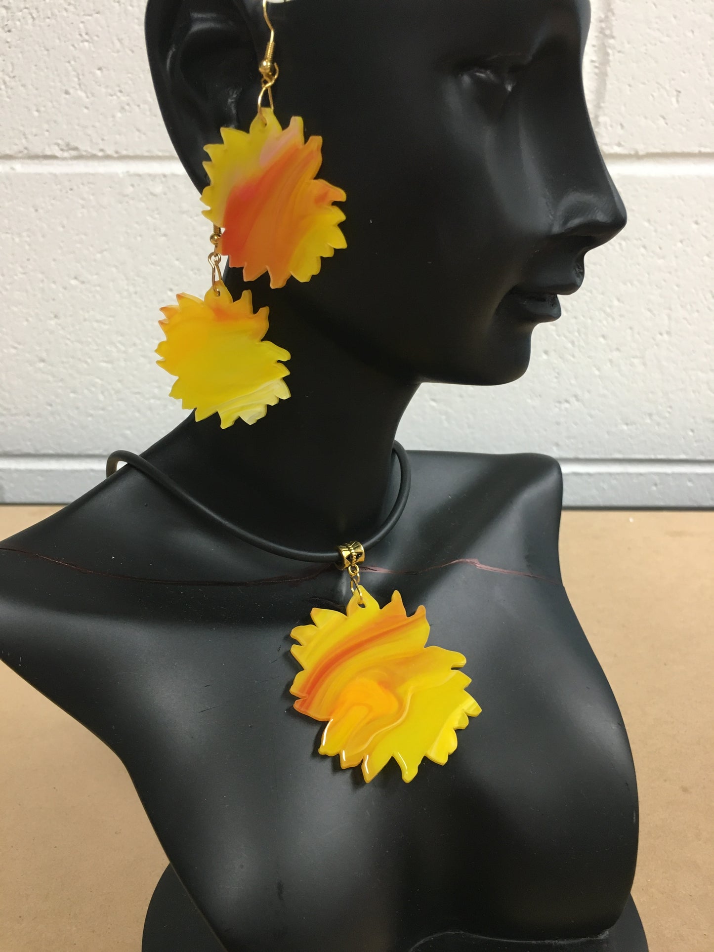 Yellow swirl sunflowers pendant set
